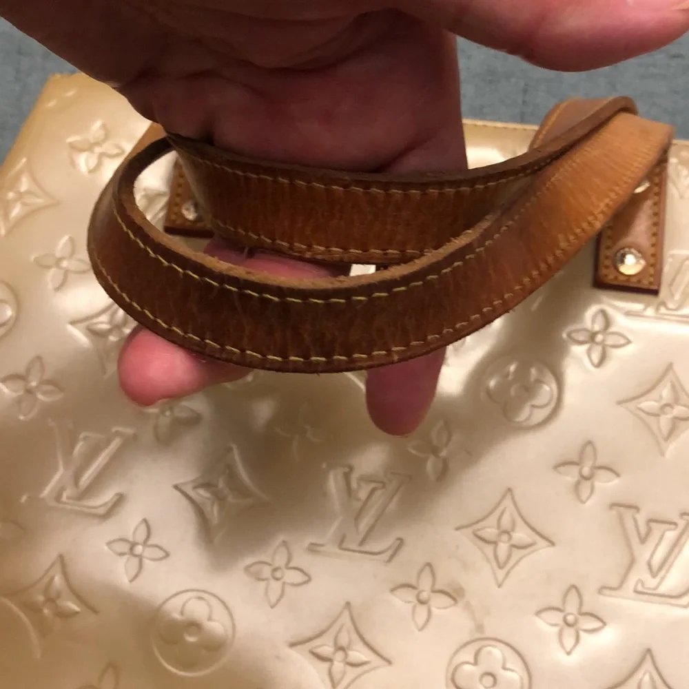 Louis Vuitton Monogram Vernis Yellow Leather Tote - Picture 4 of 12